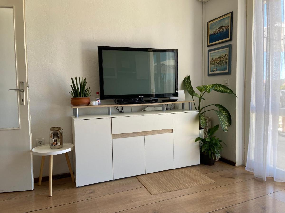 Rebeka'S Apartment Примоштен Экстерьер фото