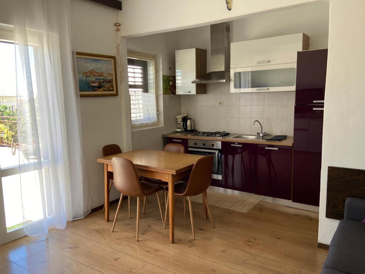 Rebeka'S Apartment Примоштен Экстерьер фото